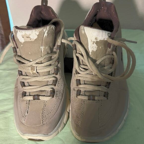 Skechers Elite Memory Foam women’s sz 6. Stone Brown walking shoes. See defect. - Picture 8 of 9